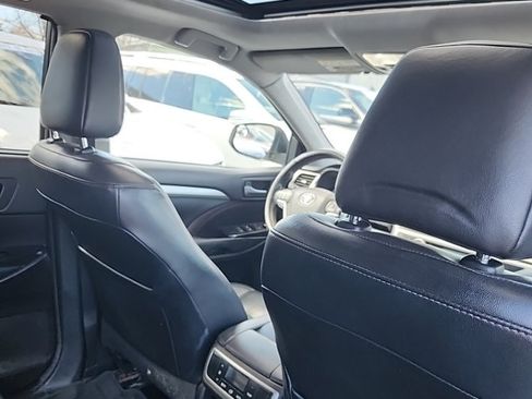 Used 2018 Toyota Highlander XLE AWD/4WD image 10