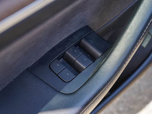 Used 2023 Tesla Model 3 Standard Range image 19