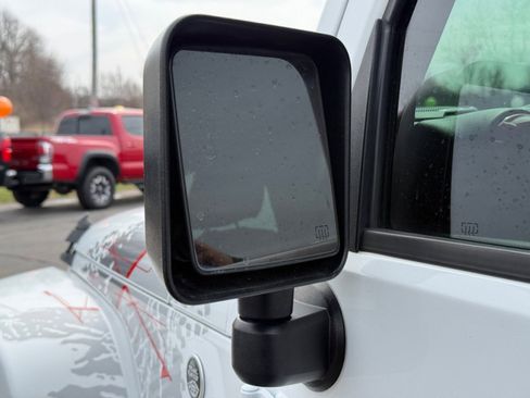 Used 2016 Jeep Wrangler Unlimited Sahara image 21