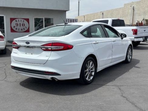 Used 2017 Ford Fusion SE image 3