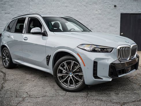 Used 2024 BMW X5 xDrive40i w/ M Sport Package AWD/4WD image 8