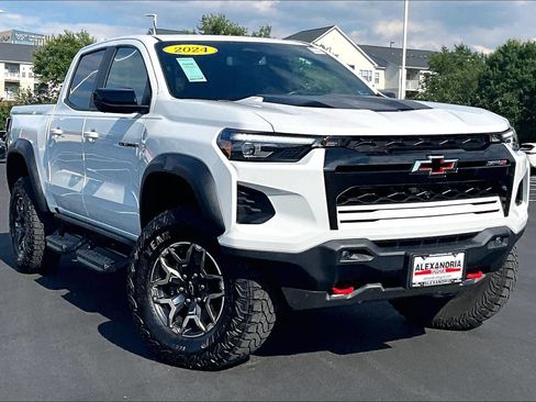 Used 2024 Chevrolet Colorado ZR2 w/ ZR2 Convenience Package III AWD/4WD image 2