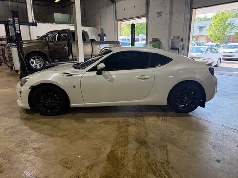 Used 2017 Toyota 86 860 Special Edition RWD image 5