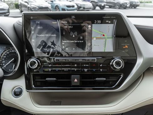 Used 2020 Toyota Highlander Platinum image 18