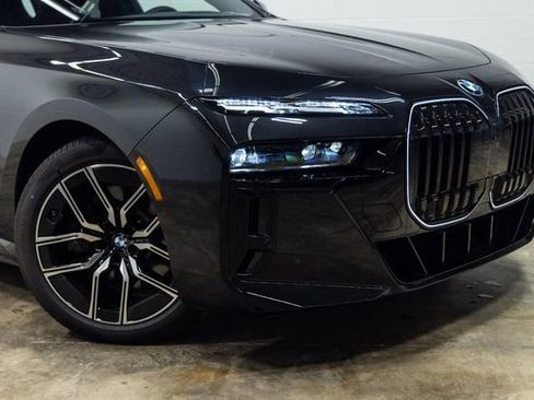 Used 2025 BMW i7 xDrive60 w/ Executive Package image 7