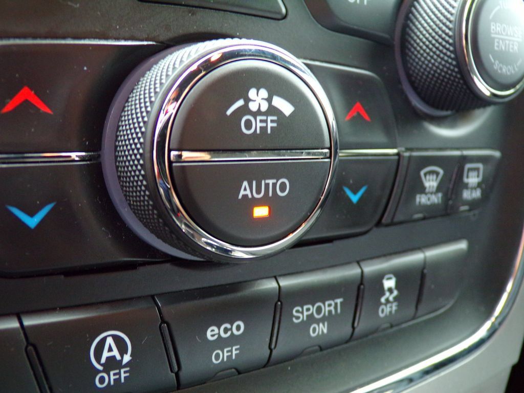 Certified 2018 Jeep Grand Cherokee Laredo AWD/4WD image 21