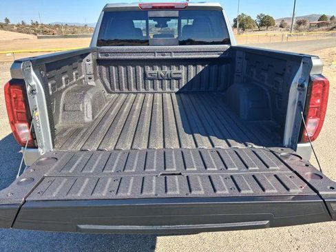 New 2026 GMC Sierra 1500 SLE w/ Preferred Package image 15
