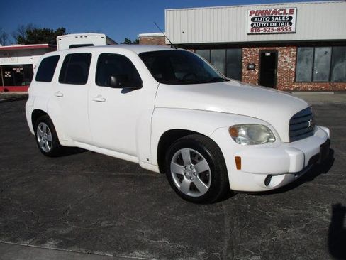 Used 2010 Chevrolet HHR LS image 7