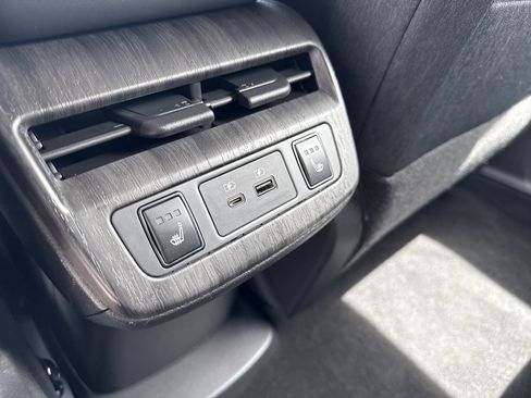 Used 2024 Nissan Ariya AWD image 22