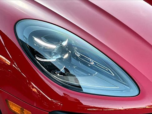 Used 2022 Porsche Macan image 28