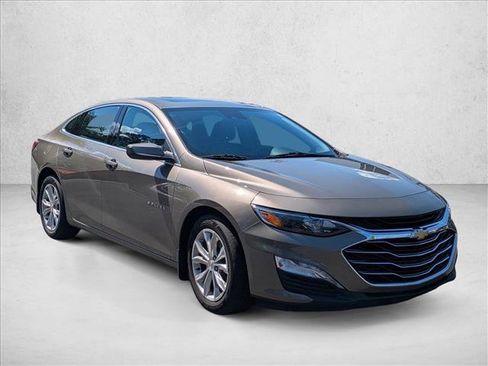 Used 2020 Chevrolet Malibu LT w/ Leather Package FWD image 3