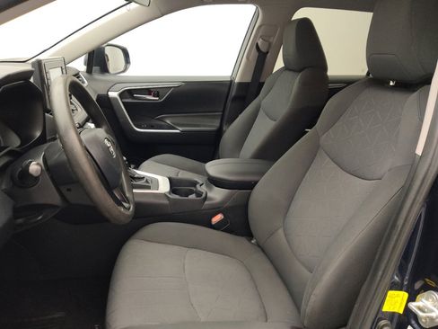 Used 2020 Toyota RAV4 XLE FWD image 17