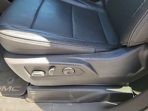 Used 2025 GMC Yukon XL Denali AWD/4WD image 14