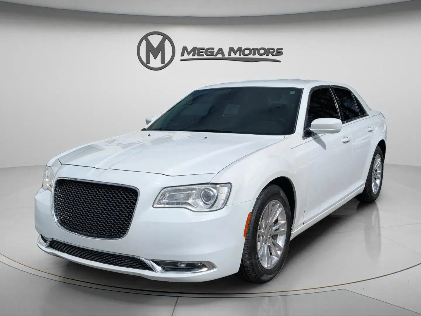 Used 2021 Chrysler 300 Touring RWD image 1