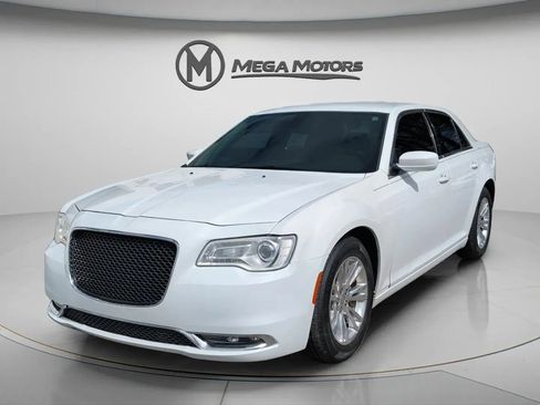Used 2021 Chrysler 300 Touring w/ Driver Convenience Group image 1