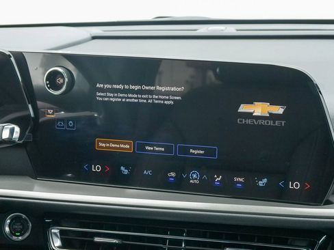 New 2026 Chevrolet Traverse LT w/ Driver Confidence Package FWD image 13