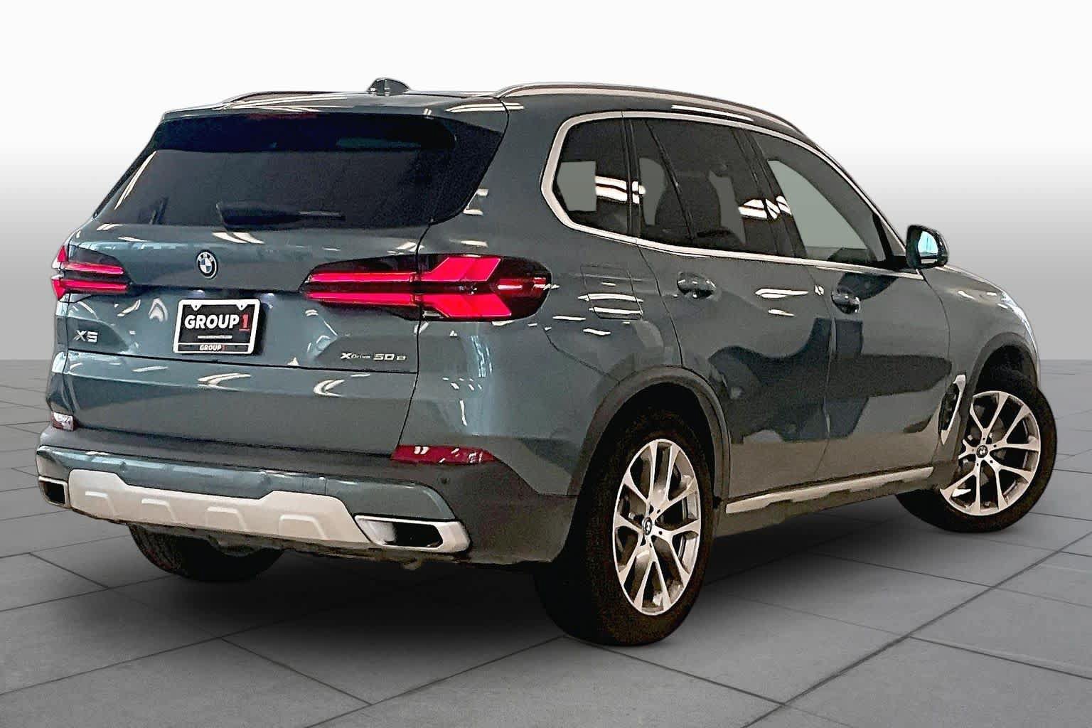 Used 2024 BMW X5 xDrive50e w/ Parking Assistance Package AWD/4WD image 12