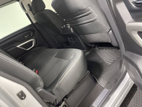 Used 2018 Nissan Titan SV w/ SV Convenience Package AWD/4WD image 21