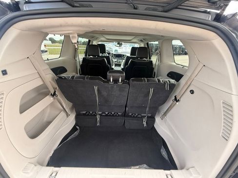 Used 2023 Chrysler Pacifica Limited FWD image 16