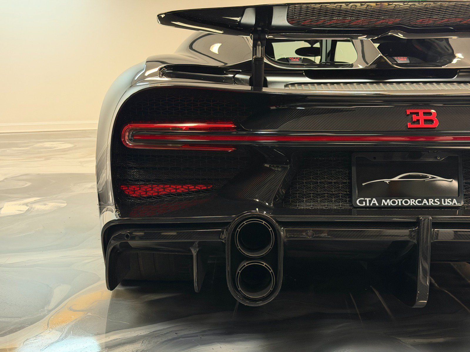 Used 2024 Bugatti Chiron Super Sport AWD/4WD image 19