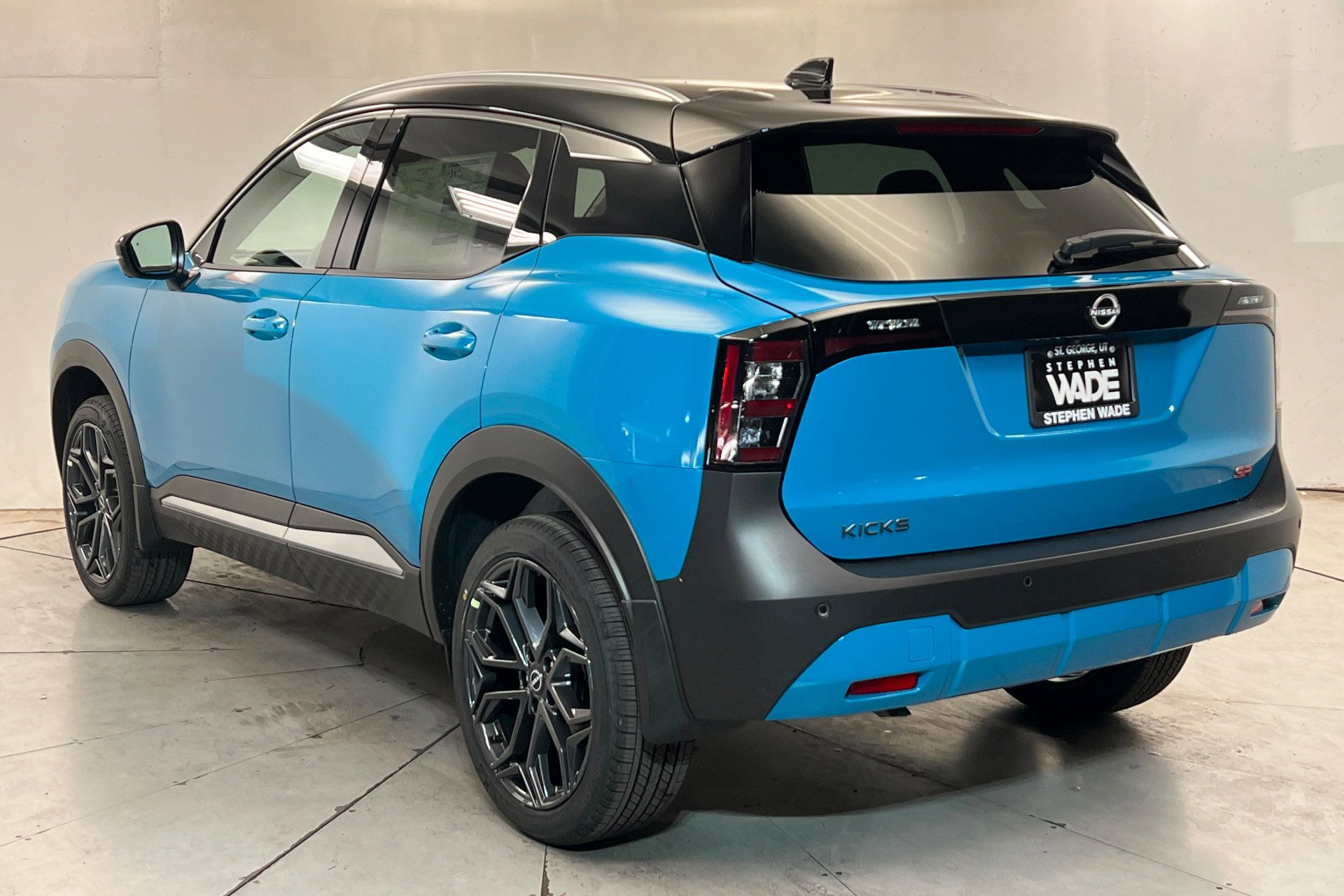 New 2026 Nissan Kicks SR FWD image 3