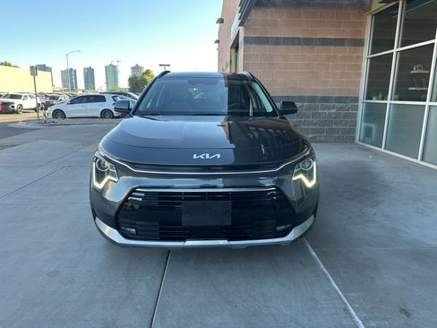 Used 2023 Kia Niro EX Touring image 9