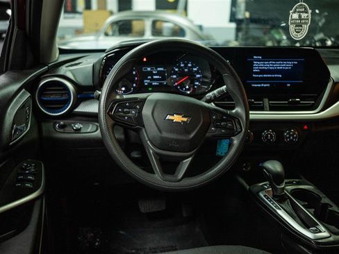 Used 2024 Chevrolet Trax LS FWD image 14