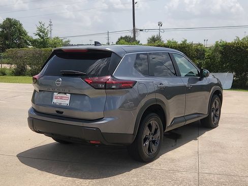 Used 2026 Nissan Rogue SV FWD image 5