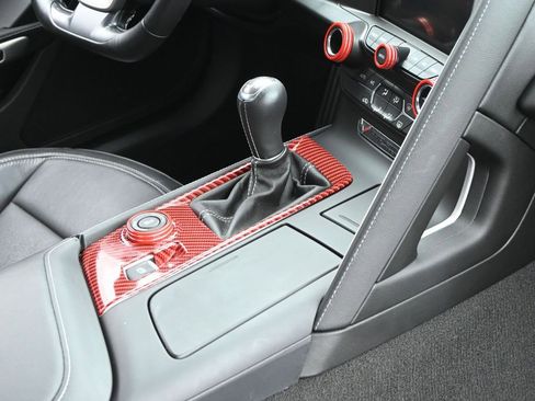 Used 2019 Chevrolet Corvette Stingray Coupe w/ Carbon Flash Badge Package image 31