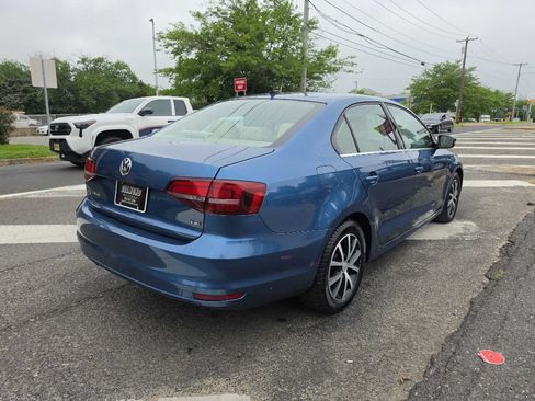 Used 2018 Volkswagen Jetta SE FWD image 4