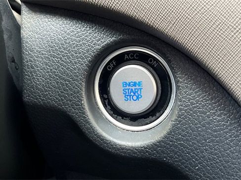 Used 2017 Hyundai Santa Fe Limited image 29