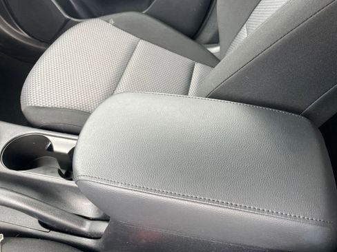 Used 2025 Kia Soul LX w/ LX Technology Package FWD image 39