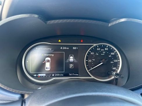 Used 2025 Nissan Versa SV w/ Trunk Package FWD image 18