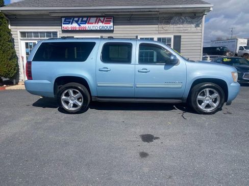 Used 2011 Chevrolet Suburban LT image 1