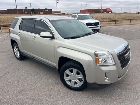 Used 2015 GMC Terrain SLE image 1