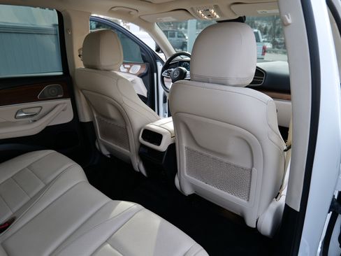 Used 2021 Mercedes-Benz GLE 350 4MATIC w/ AMG Line Exterior image 46