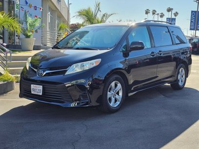 Used 2018 Toyota Sienna LE w/ Carpet Mat Package