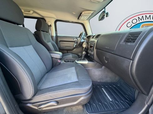 Used 2006 HUMMER H3 image 10