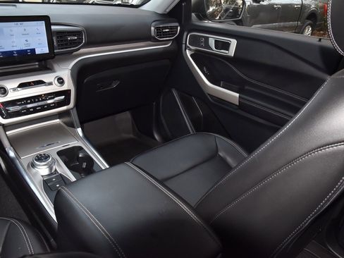 Certified 2023 Ford Explorer XLT w/ Equipment Group 202A image 18