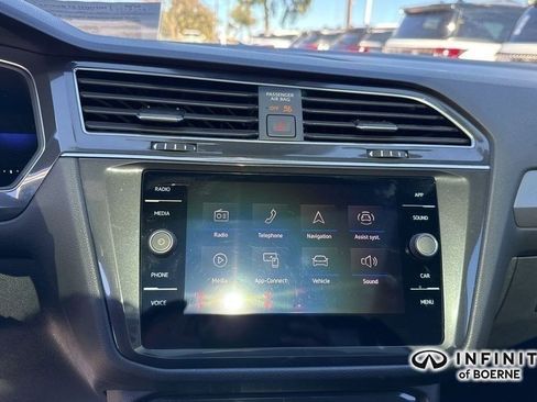 Used 2022 Volkswagen Tiguan SE R-Line image 10