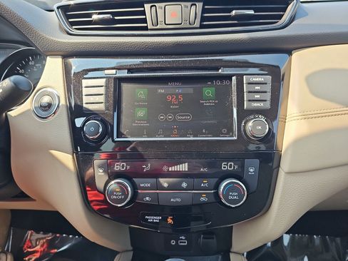 Used 2020 Nissan Rogue SL FWD image 17