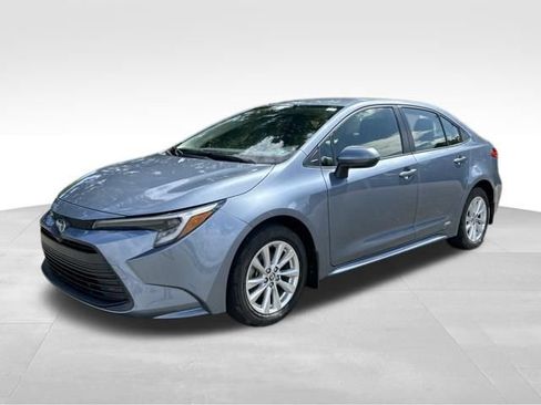 Used 2025 Toyota Corolla LE w/ LE Premium Package AWD/4WD image 1