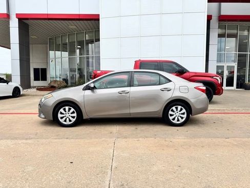 Used 2015 Toyota Corolla LE image 2