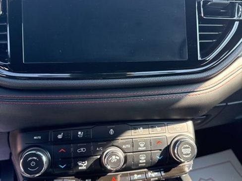 Used 2024 Dodge Durango GT image 16