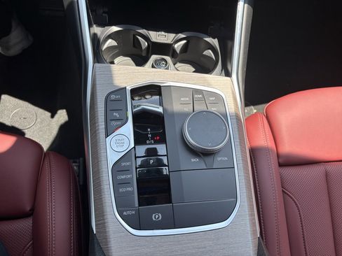 Used 2025 BMW 330i Sedan w/ Premium Package image 19