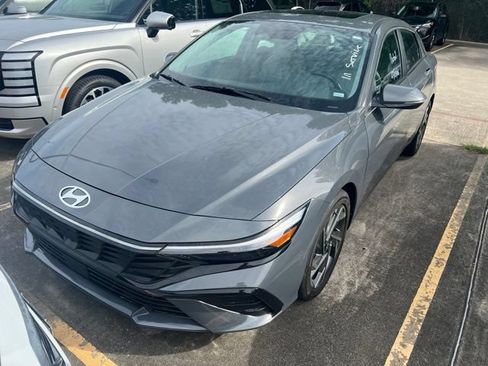 Used 2025 Hyundai Elantra Limited FWD image 1
