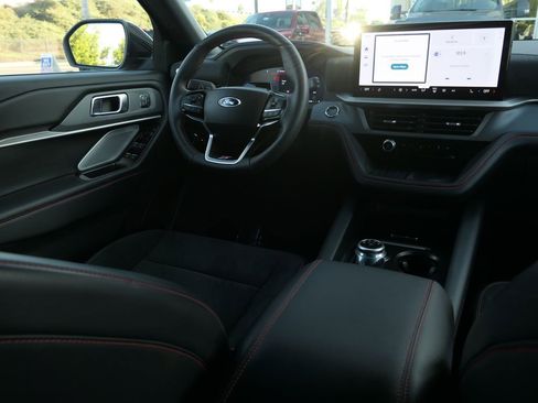 Used 2025 Ford Explorer ST image 25