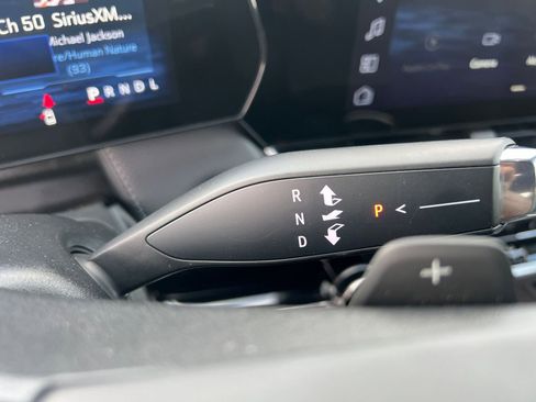 Used 2025 Chevrolet Equinox LT image 41