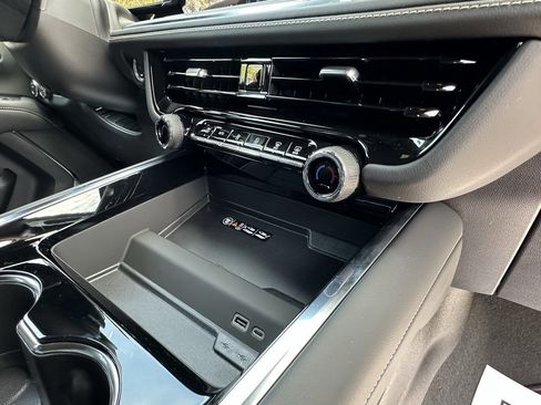 New 2026 Chevrolet Suburban Premier image 13