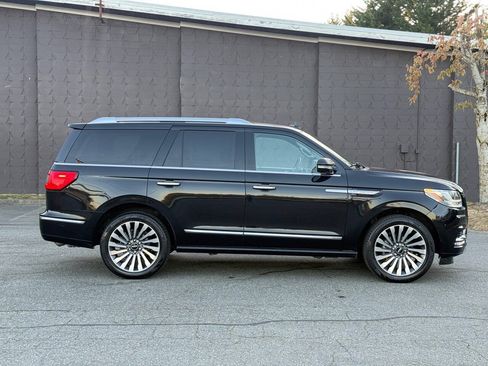 Used 2018 Lincoln Navigator Reserve AWD/4WD image 4